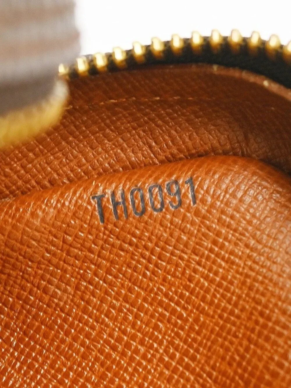 LOUIS VUITTON AMAZON CROSS BODY SHOULDER BAG